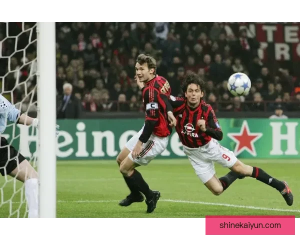 格列兹曼的战术跑位揭秘:他如何在比赛中持续创造空间与机会 格列兹曼的战术跑位揭秘:他如何在比赛中持续创造空间与机会