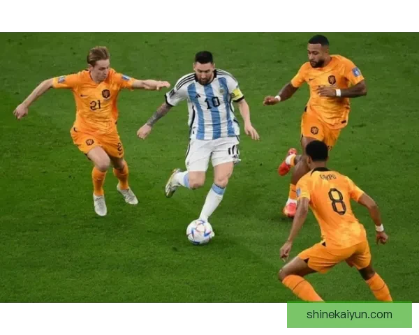 莫利纳交叉传中表现稳健，助攻能力得到进一步认可